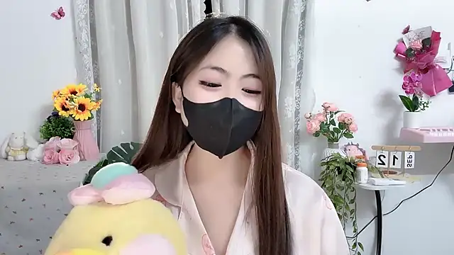 MIJ-Uwuu live cam on StripChat