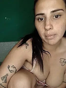 kariciasecreta live cam on StripChat