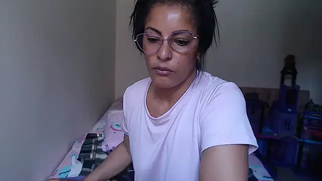kateleyagrey live cam on StripChat