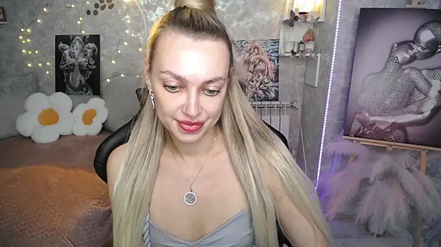 NickyAdamidi live cam on StripChat