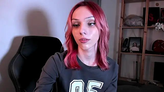 Kirana_Hayes live cam on StripChat