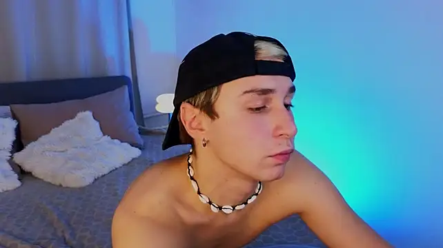e1v1s live cam on StripChat
