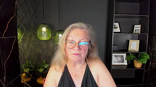 NataliMellow live cam on StripChat