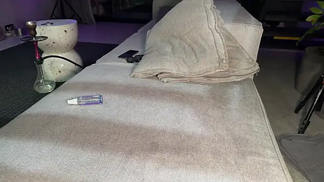 golden_aline (F young) - 2 fingers in my pussy