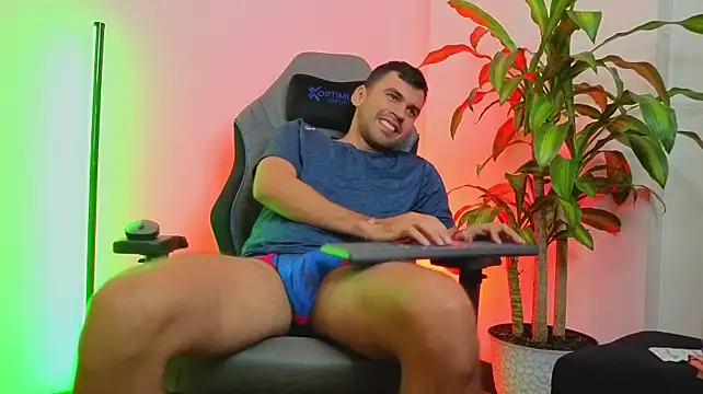 Hamiltonng12 live cam on StripChat