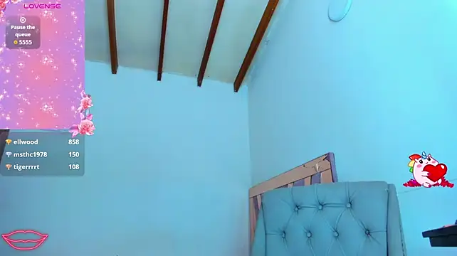 SkyeGabbyRose live cam on StripChat