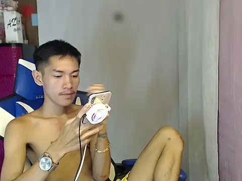 riks_tyler (Ask my age) - get me naked and make me cum!!