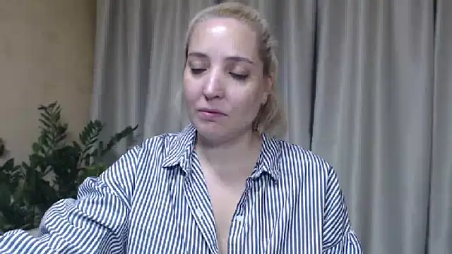 sweetpussy live cam on StripChat