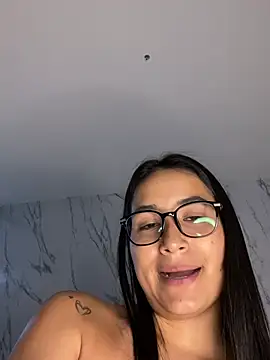 Val12777 live cam on StripChat