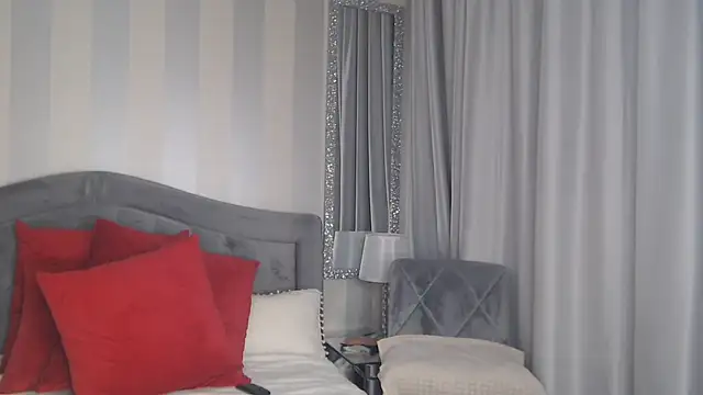 LuanaColucci live cam on StripChat