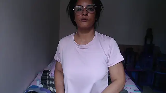 kateleyagrey live cam on StripChat