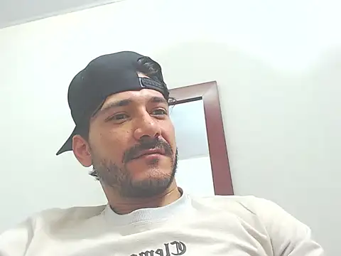 mateoothh live cam on StripChat
