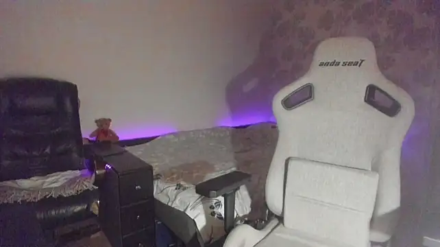 Knuckles17 live cam on StripChat