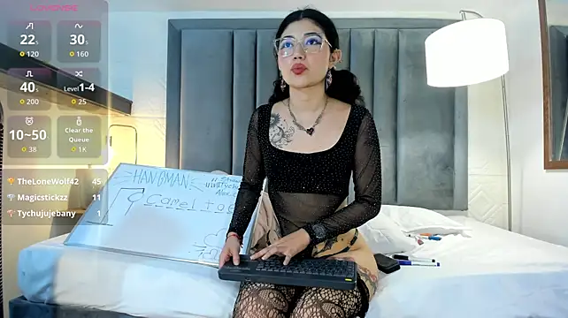 Raven_Blair_ live cam on StripChat