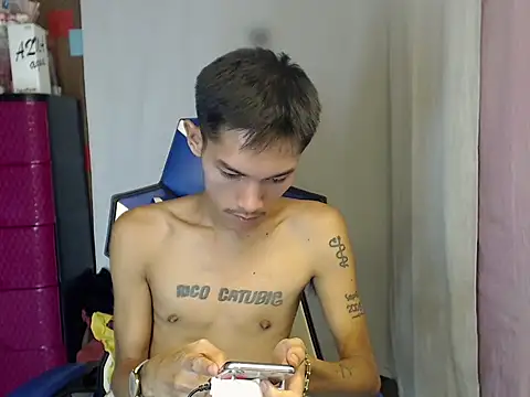 riks_tyler (Ask my age) - get me naked and make me cum!!