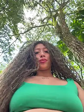 roxyrougee (F young) - Take off panties in front onlookers