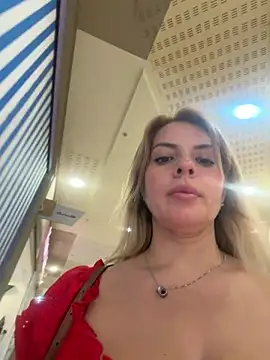 jordynjace (Ask my age) - Vibrate on me at the mall.