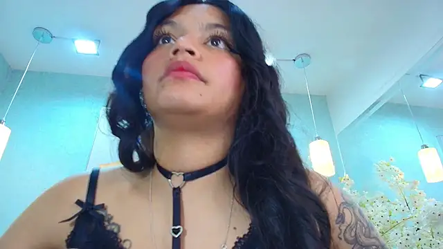 maddie_t18 (F young) - rub my clit with panty