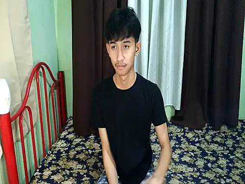 hardfucker_charles (M twink) - MAKE ME CUM AND EAT/SWALLOW