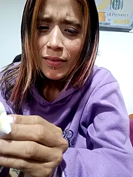 Lya_Ross19 live cam on StripChat