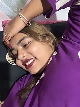 Aayra_Joshi live cam on StripChat