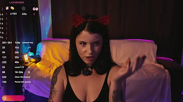 LilyBellee live cam on StripChat