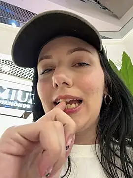 bad_girl_elly (F young) - Masturbate with leg up