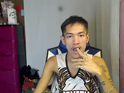 riks_tyler (Ask my age) - get me naked and make me cum!!