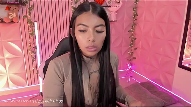 NattGomez live cam on StripChat