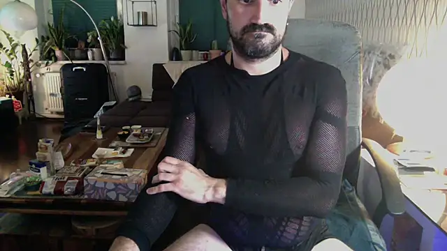 tomz0819 live cam on StripChat