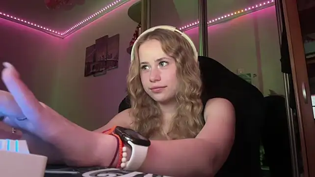 Aurorain live cam on StripChat