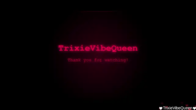 TrixieVibeQueen live cam on StripChat