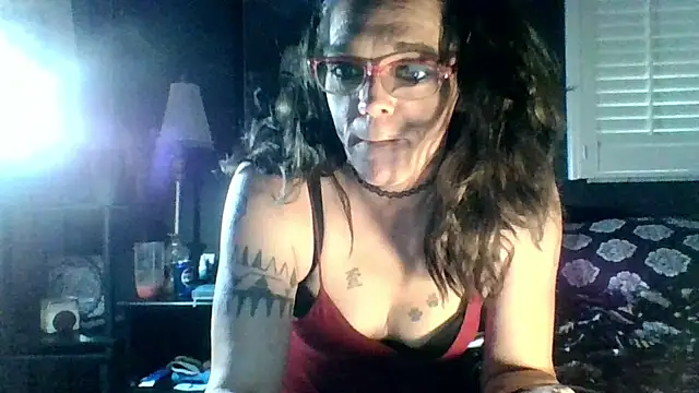 RadiantandRuined live cam on StripChat