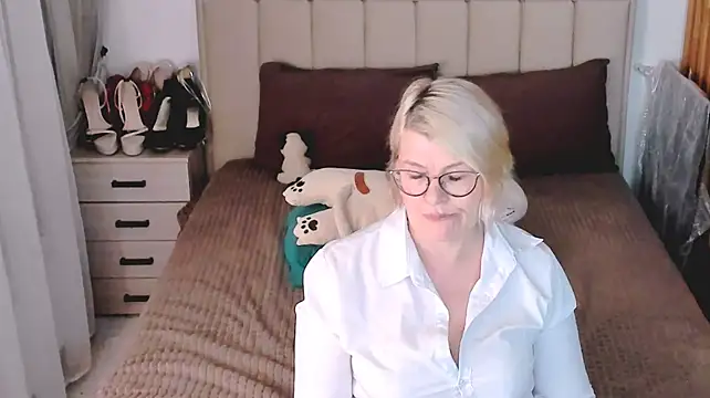 sabrinamacmarren public cam room preview