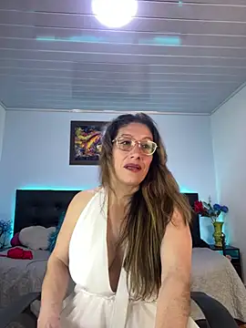 kaylaMinov_