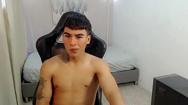 Nina_and_coby_ live cam on StripChat