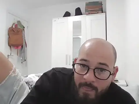 lachy2410 live cam on StripChat