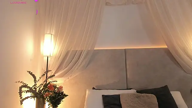 Saori_newman live cam on StripChat