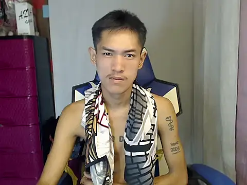 riks_tyler (Ask my age) - get me naked and make me cum!!