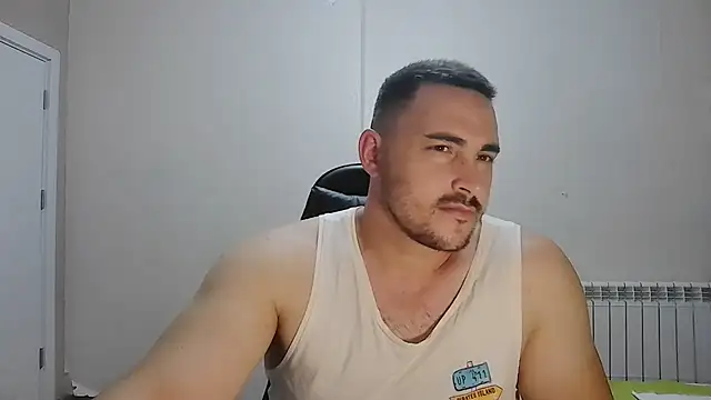 mastermute (M young) - #beardy #brunettes #cam2cam #flashing #flexing #foot-fetish #hd #middle-priced-privates #muscular #small-audience #straight #white #young