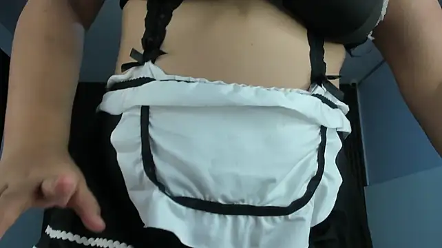 karla18_ (F teen) - 2 fingers in ass and mouth