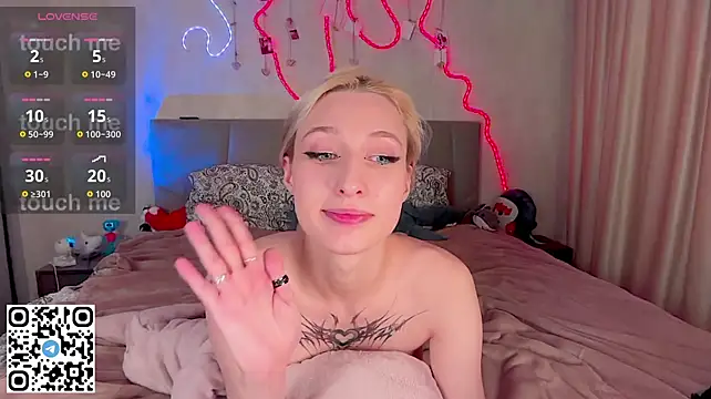 Emma_Willson live cam on StripChat