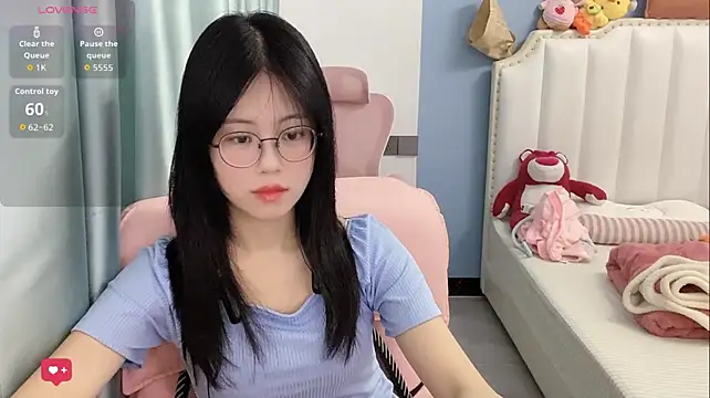 Luna-666 live cam on StripChat