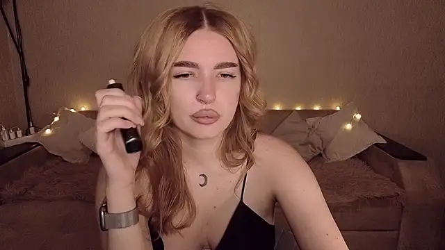 ViolettaLopez live cam on StripChat