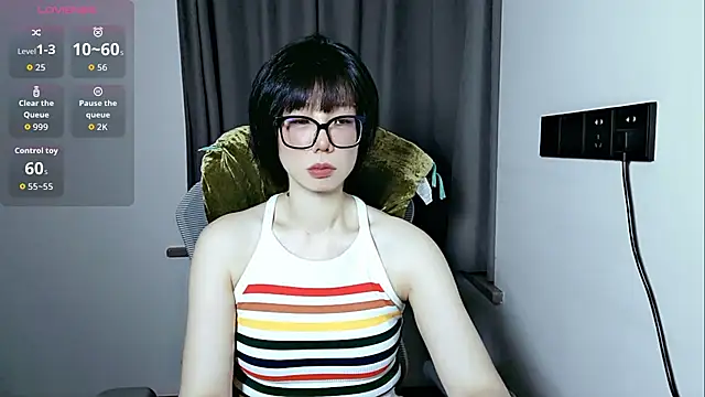 lin_lin_520_520 live cam on StripChat