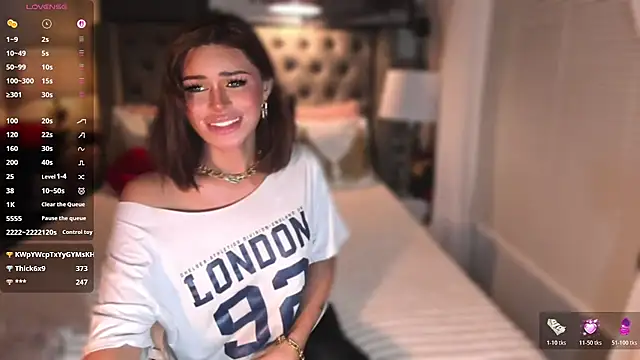 ParisianDoll live sex cam