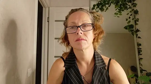LioraWeiss live cam on StripChat