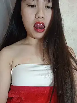 Cherry-squirtt live cam on StripChat
