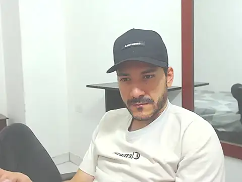 mateoothh live cam on StripChat