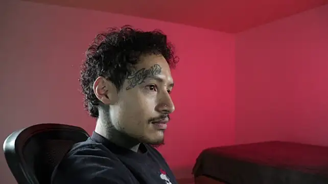 trieone live cam on StripChat